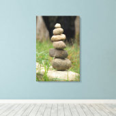 Stack der ausgewogenen Steine Leinwanddruck (Insitu (Holzboden))