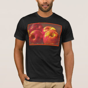 "Stack of Red Apples Fruit" Niedliches Foto. Jetzt T-Shirt