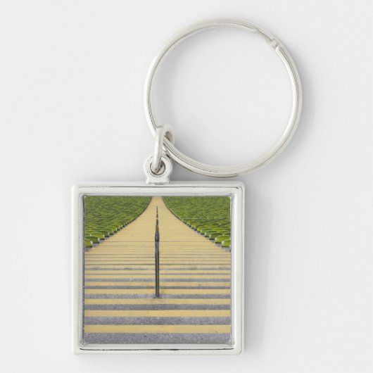 Stadionstreppenhaus zwischen Reihen der grünen Schlüsselanhänger (Vorne)