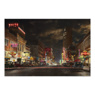Stadt - Dallas TX - Elm Straße in der Nacht 1941 Poster