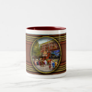 Stadt - NY - Feierlichkeiten zum Tag der Bastille Zweifarbige Tasse