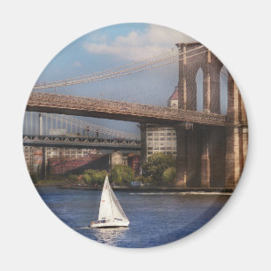 Stadt - NY - Segeln unter der Brooklyn-Brücke Magnet
