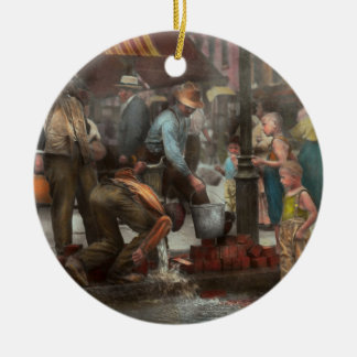 Stadt - NY - Trinkwasser aus einer Straßenpumpe 19 Keramik Ornament