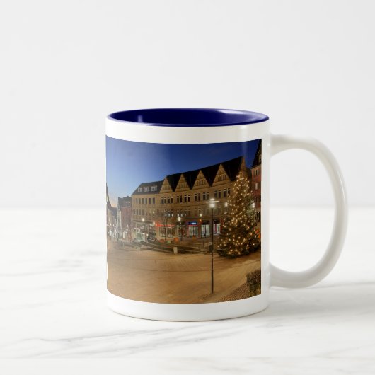 Stadt Siegen Marktplatz zur blauen Stunde Zweifarbige Tasse (Rechts)