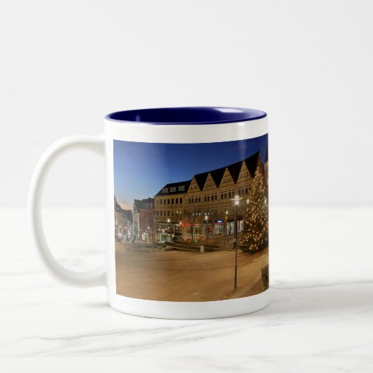 Stadt Siegen Marktplatz zur blauen Stunde Zweifarbige Tasse (Links)