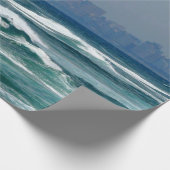 Stadt-Skyline hinter den Wellen des Ozeans Geschenkpapier (Ecke)