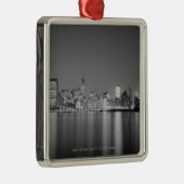 Stadt-Skyline nachts Silbernes Ornament (Rechts)