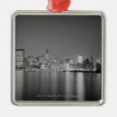 Stadt-Skyline nachts Silbernes Ornament (Vorne)