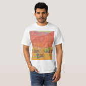 Stadt und Klippen von Maynard Dixon T-Shirt (Vorne ganz)