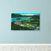 Stadtansicht von Cordova, Alaska, Cordova, AK Leinwanddruck (Insitu (Holzboden))