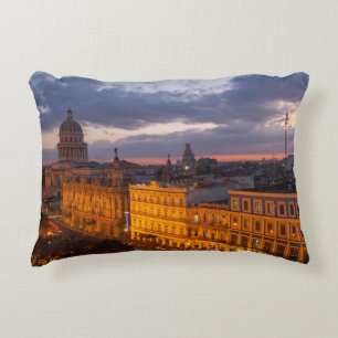 Stadtbild bei Sonnenuntergang, Havanna, Kuba Zierkissen
