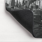 Stadtbild durch Brückenkabel Mousepad (Ecke)