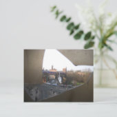 Stadtbild durch gecracktes Panel Postkarte (Stehend Vorderseite)