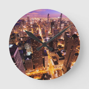 Stadtbild nachts von Chicago Runde Wanduhr
