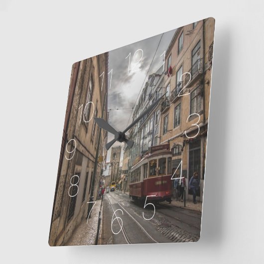 Stadtbild von Lissabon Quadratische Wanduhr (Winkel)