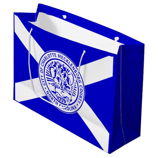 Stadtflagge von Charlotte (North Carolina) Große Geschenktüte (Vorderseite Schrägansicht)