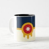 Stadtflagge von Tulsa Zweifarbige Tasse (Vorderseite Links)