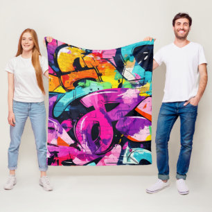 Städtische Graffiti-Collage mit kräftigen Farben   Fleecedecke