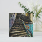 Städtische Kunst auf Treppen Das Gebäude verlassen (Stehend Vorderseite)