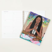 Städtische Kunst | Hübsche Frau, die Meditation du Planer (Anzeige)