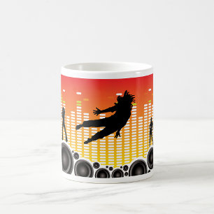 Städtische Tanzparty-Silhouette mit Lautsprechern Kaffeetasse