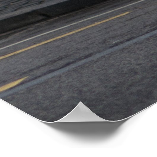 Stadtkontrast: Gelber Van auf der Budapester Straß Poster (Ecke)