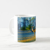 Stag / Buck Deer, hellblauer Himmel Kaffeetasse (Vorderseite Links)