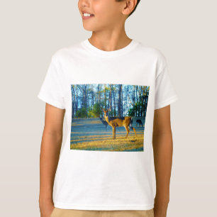 Stag / Buck Deer, hellblauer Himmel T-Shirt