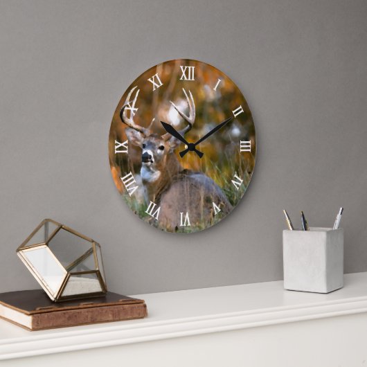 Stag-Ruhen im Herbstfeld Große Wanduhr (Büro)