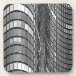 Stahl- und Glaszwischenwand von modernem Untersetzer