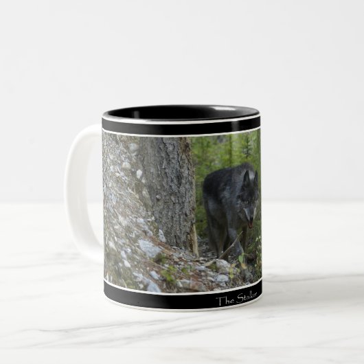 Stalking Gray Wolf & Forest Drink Tasse (Vorderseite Links)
