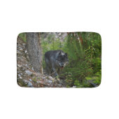 Stalking Gray Wolf und Wilderness Forest Badematte (Vorderseite)