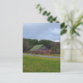 Stall an einem bewölkten Tag Postkarte (Stehend Vorderseite)