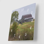 Stall auf der Hügelwand Quadratische Wanduhr (Winkel)