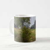 Stall auf einer Hügel-Kaffee-Tasse Kaffeetasse (Vorderseite Links)