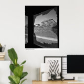 Stall durch kaputten Bildschirm des alten Kochhaus Poster (Heimbüro)