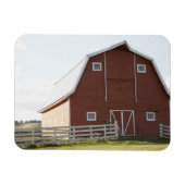 Stall in der ländlichen Landschaft Magnet (Horizontal)