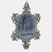 Stall in einem Maine-Schneesturm Schneeflocken Zinn-Ornament (Links)