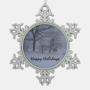 Stall in einem Maine-Schneesturm Schneeflocken Zinn-Ornament