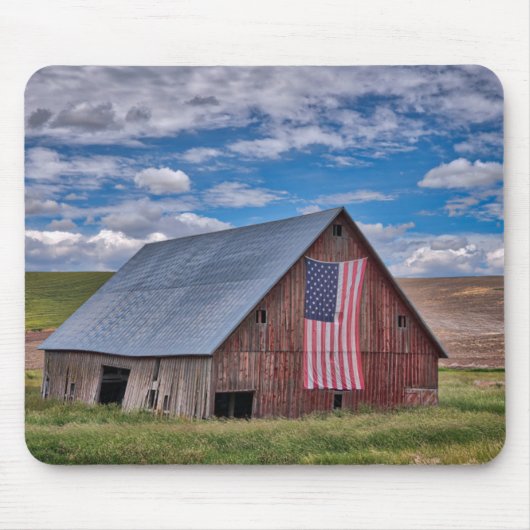 Stall mit amerikanischer Flagge| Colfax, Washingto Mousepad (Vorne)