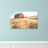 Stall, Sommer Weizenfelder in der Nähe von Sprague Leinwanddruck (Insitu (Holzboden))