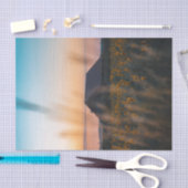 Stall umgeben von einem Sonnenblumenfeld im Sonnen Seidenpapier (Handwerk)