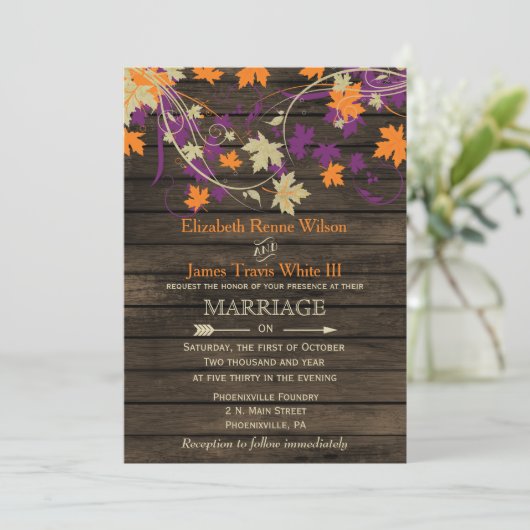 Stallholz, Rustic Fall Plum Blätter Hochzeit Einladung (Stehend Vorderseite)