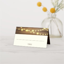 Stallholz und String Lights Platzkarte