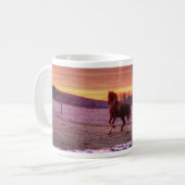 Stallion Running Zuhause bei Sunset auf Ranch Kaffeetasse (Vorderseite Links)