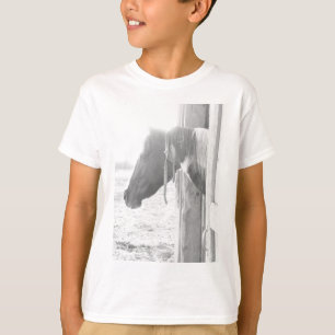 Stallpferd/Schwarz-Weiß-Fotografie T-Shirt