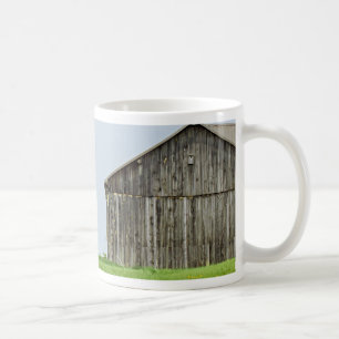 Stallszene mit Traktor Nah Kaffeetasse