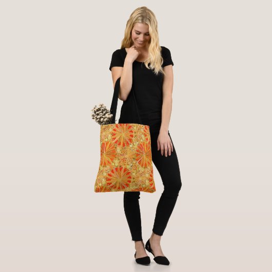 Stamm Mandala Print, Mustard Gold und Orange Tasche (Am Model)