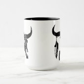 Stammanwurzelschädel mit schwarzer Feder Tasse (Zentrum)