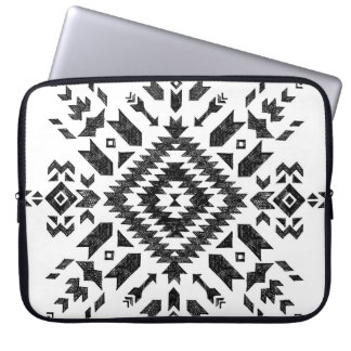 Stammbauweise: Schwarz-weiß handGezeichnet Laptopschutzhülle